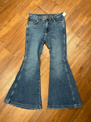 Size 30x32 high rise flare Wrangler jeans