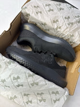 Load image into Gallery viewer, under armour mens 9 charged surge 4 shoes