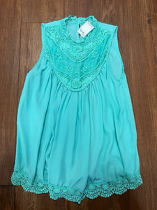 Wonen's Size S Sleveeles Shirt
