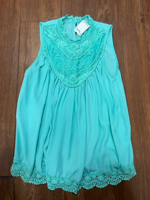 Wonen's Size S Sleveeles Shirt