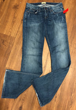 Load image into Gallery viewer, Size 5/6 BKE Star Stretch Jeans