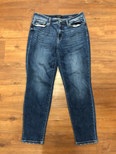Load image into Gallery viewer, Size 31 Judy Blue boyfriend fit Pants
