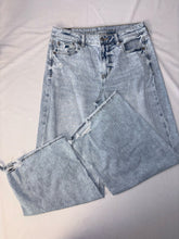 Load image into Gallery viewer, Size 4 American Eagle Pants