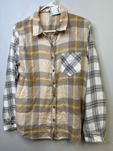 Size L Maurices plaid button up Shirt
