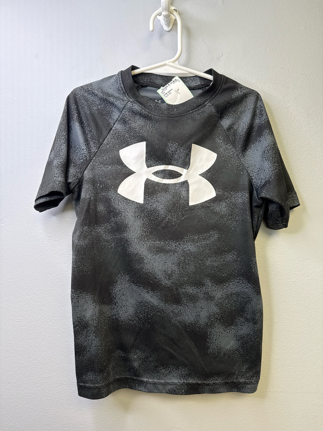 Boys Youth XS under armour Shirt