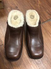 Load image into Gallery viewer, UGG 8 shoes - Langford shoe - new without tag, in box.