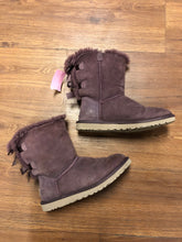 Load image into Gallery viewer, UGG 6 shoes