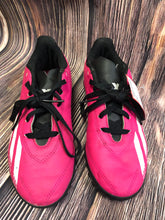 Load image into Gallery viewer, Girls Adidas Soccer Turf Cleats, size 3.5