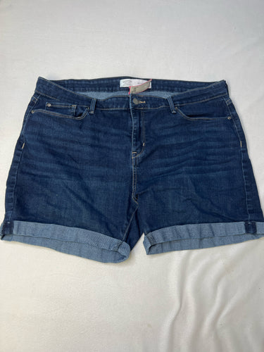Womens Size 18 Levis Mid Rise Shorts