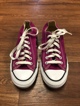 Load image into Gallery viewer, Converse 7 shoes