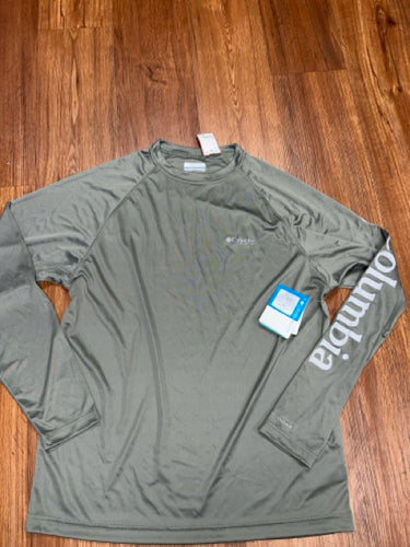 Size M long sleeve shirt, new with tags, omni shade sun protection