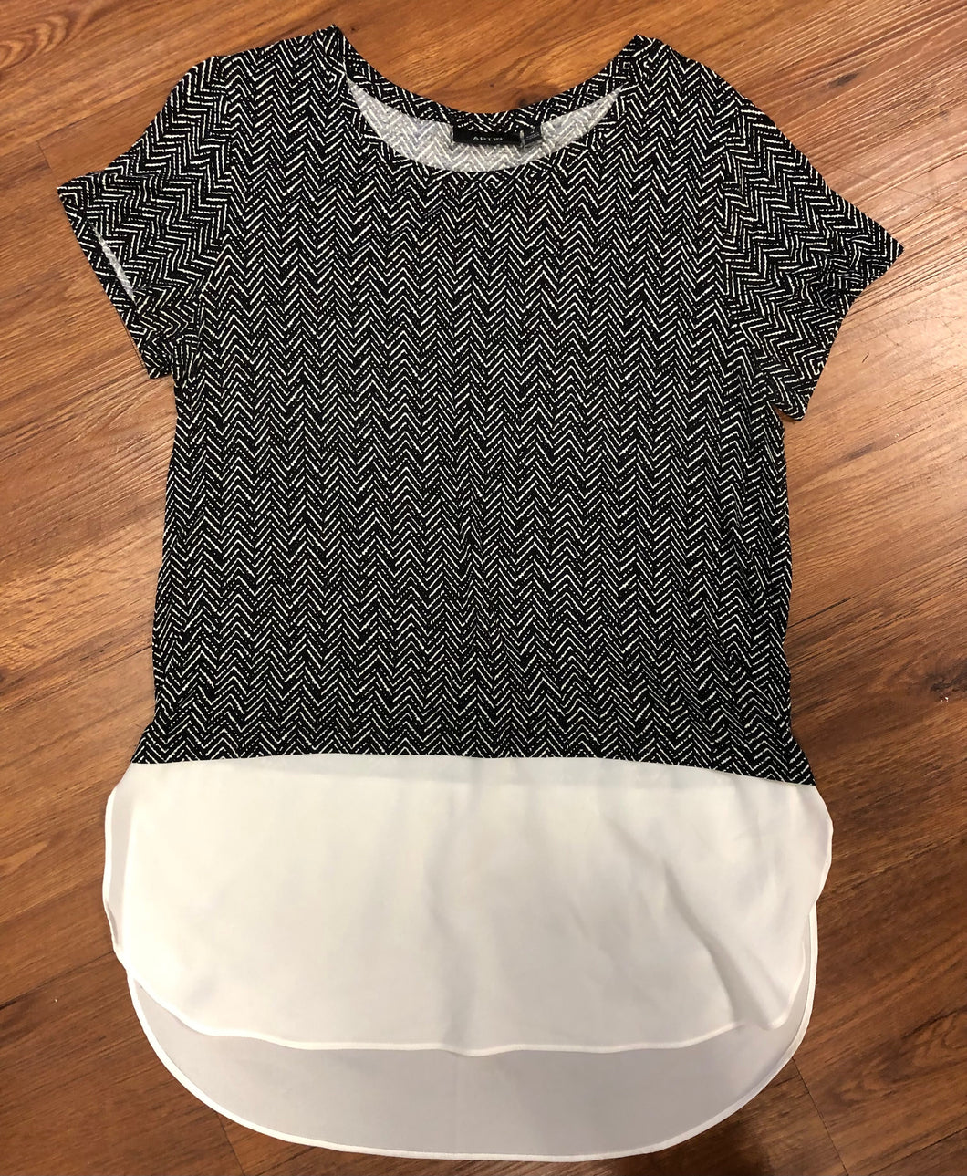 Size M Apt 9 Shirt