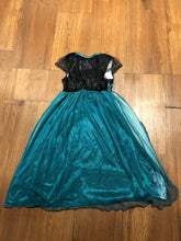 Load image into Gallery viewer, Girl&#39;s Size 5t Frozen II Dress