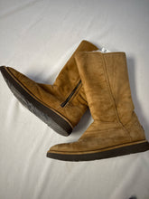 Load image into Gallery viewer, Ugg boots size 9