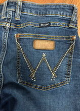 Load image into Gallery viewer, Size Wrangler Retro Jeans - 30/9 X 36 length, Mid Rise Boot