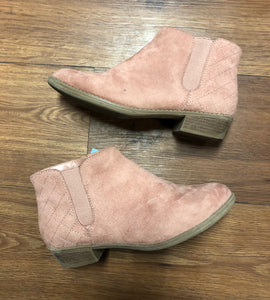 Cat & Jack 4 shoes