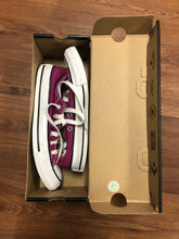 Load image into Gallery viewer, Converse 7 shoes