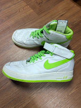 Load image into Gallery viewer, Nike 9.5 shoes