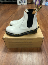 Load image into Gallery viewer, Dr. Martens Air Wave smooth leather platform chelsea boots