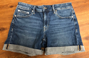 Size 6 Gap Shorts, 5" short
