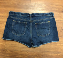 Load image into Gallery viewer, Size 16 Gap sexy boyfriend shorts
