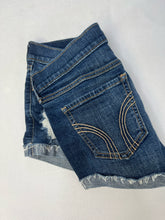 Load image into Gallery viewer, HOLLISTER Size 7 Low Rise Shortie Shorts