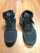 Load image into Gallery viewer, Asics 4.5 shoes NEW with tags wrestling shoes