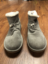 Load image into Gallery viewer, UGG 10 shoes