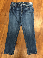 Load image into Gallery viewer, Size 18 Seven7 Jeans, Straight