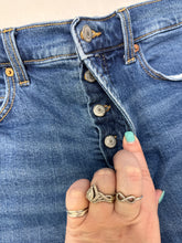 Load image into Gallery viewer, Size 12 old navy Shorts