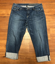 Load image into Gallery viewer, Size 16 Gap capri jeans premium staright crop