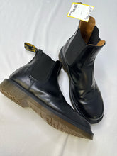 Load image into Gallery viewer, Mens 8 Dr. Martens shoes