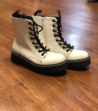 Load image into Gallery viewer, 6.5 sincerely jules Shoes/Boots