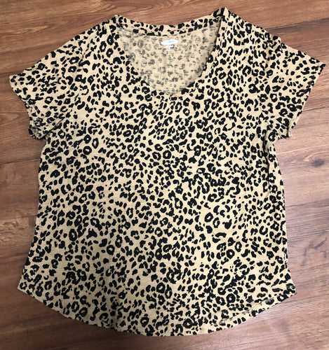 Size M old navy Shirt