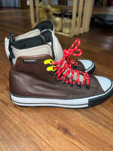 Load image into Gallery viewer, Converse 8.5 shoes