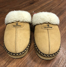 Load image into Gallery viewer, Bearpaw 7 shoes