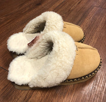 Load image into Gallery viewer, Bearpaw 7 shoes