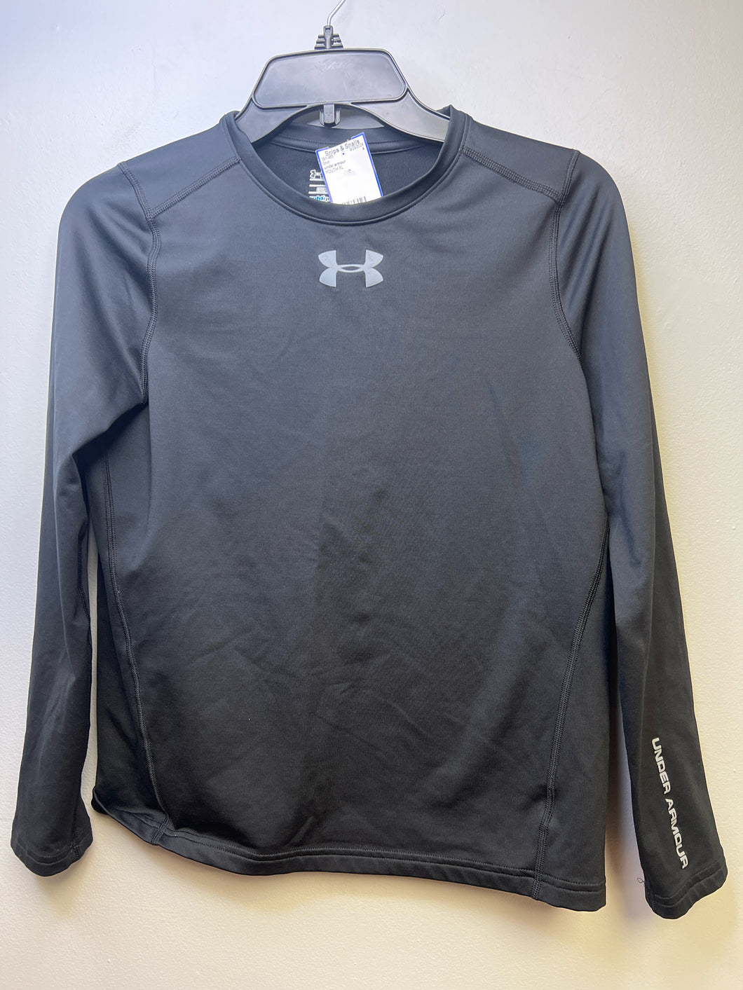 Boys YOUTH XL under armour fitted coldgear long sleeve Shirt