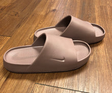 Load image into Gallery viewer, Nike 9 shoes