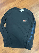 Load image into Gallery viewer, Size XS Vineyard Vines Shirt