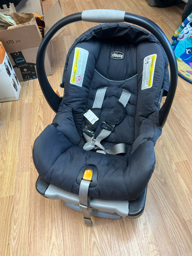 chicco carseat & 3 base bundle PICK UP ONLY