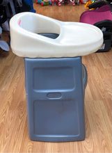 Load image into Gallery viewer, Toy Vintage Highchair