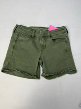 Load image into Gallery viewer, Size 4 American Eagle midi Shorts