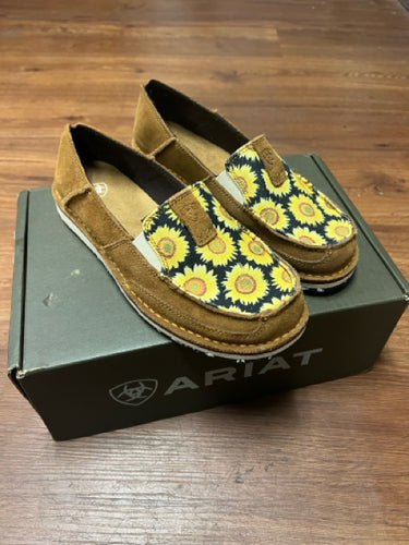 Ariat 8 shoes, new with tags, sunflowers