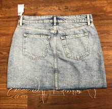Load image into Gallery viewer, Size 8 old navy bnwt  Skirt