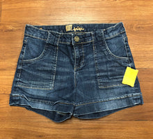 Load image into Gallery viewer, Size 6 Shorts