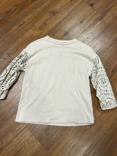 Size XS A new day Shirt