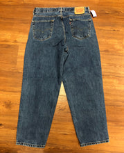 Load image into Gallery viewer, Size 36x30 Jeans levis #560