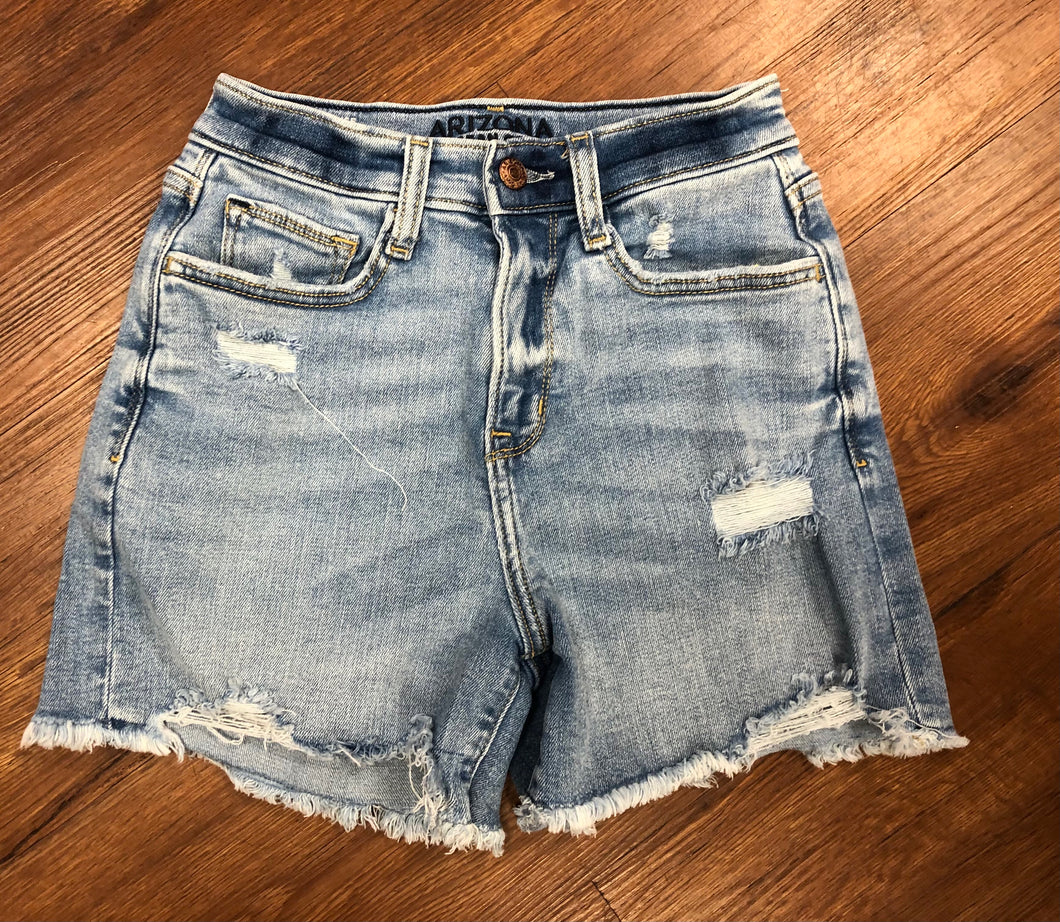 Size 3 Arizona hi rise curvy midi shorts