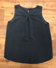 Load image into Gallery viewer, Size M The Loft tank